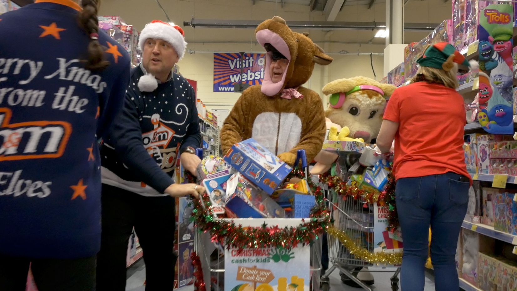 WATCH Robbie's trolley dash in B&M for Mission Christmas News CFM